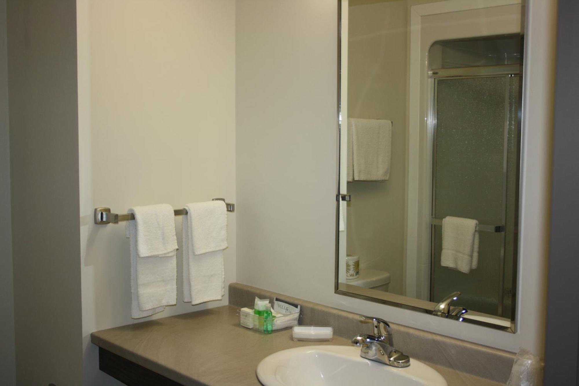 Crossroads Inn & Suites Paradise Oda fotoğraf