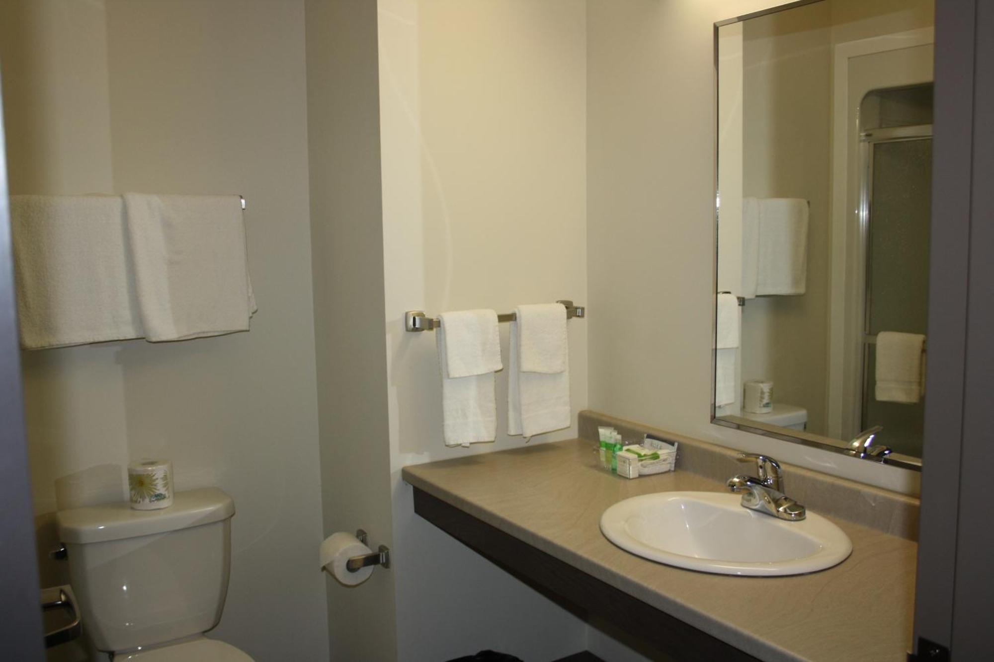 Crossroads Inn & Suites Paradise Oda fotoğraf