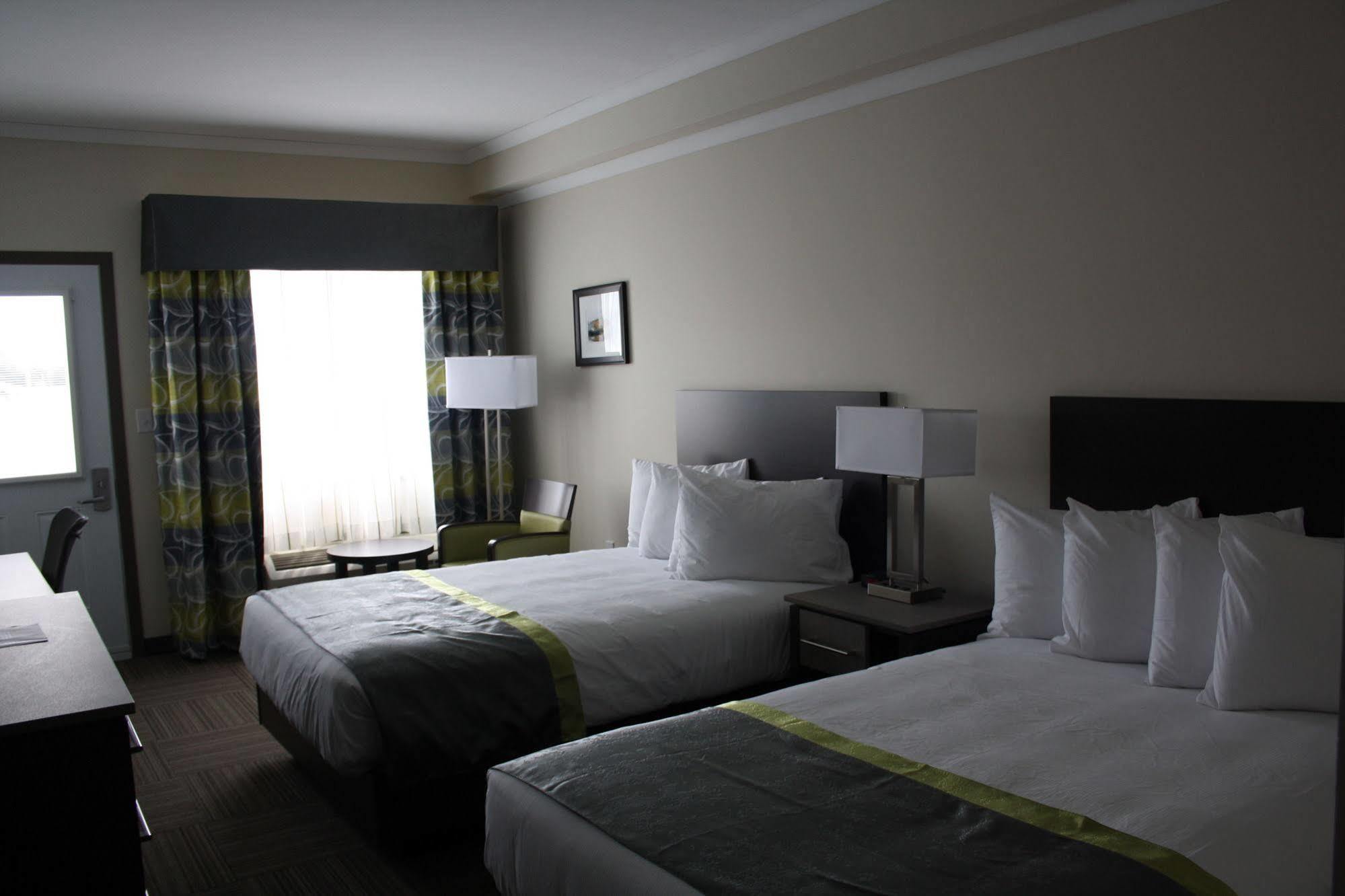 Crossroads Inn & Suites Paradise Dış mekan fotoğraf