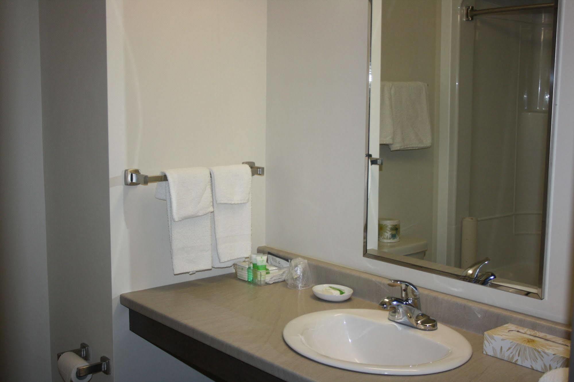 Crossroads Inn & Suites Paradise Dış mekan fotoğraf