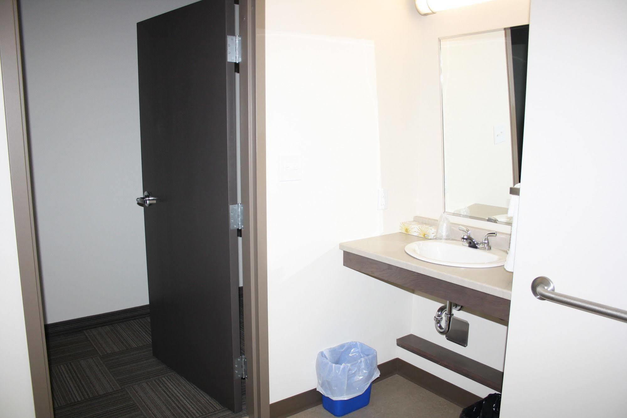 Crossroads Inn & Suites Paradise Dış mekan fotoğraf